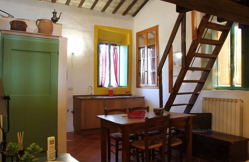 Granarola Apartment | Cosy apartment for 4 people with pool, WIFI, A/C, TV, patio, pets allowed and panoramic view