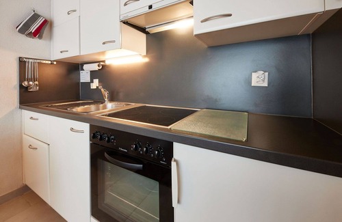 Sion Apartment | Cosy apartment for 4 people with pool, WIFI, TV, balcony and panoramic view