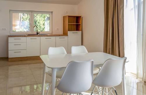 Postojna Apartment | Cosy apartment for 4 people with A/C, WIFI, TV and panoramic view
