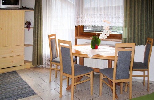 Laengenfeld Apartment | Cosy apartment for 5 people with WIFI, TV, balcony, pets allowed and parking