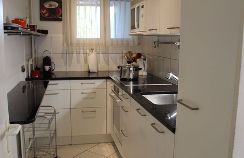 Davos-Dorf Apartment | Cosy apartment for 6 people with pool, WIFI, TV, balcony and parking