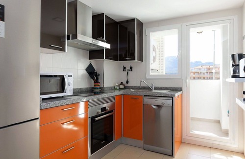 Les Deveses Apartment | Cosy apartment for 6 people with A/C, WIFI, pool, TV and terrace