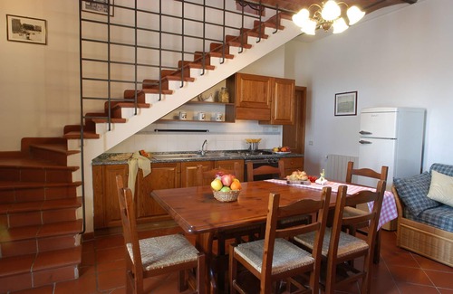 Montaione Apartment | Cosy apartment for 8 guests with WIFI, A/C, pool, TV and pets allowed, close to San Gimignano