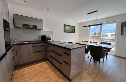 Laengenfeld Apartment | Cosy apartment for 8 people with hot tub, WIFI, TV and balcony