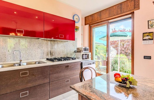 Gera Lario Apartment | Cosy apartment for 4 guests with WIFI, TV, patio and pets allowed