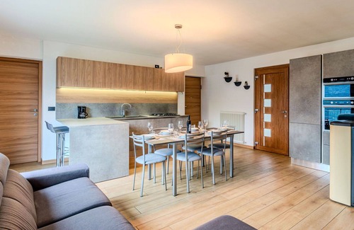 Morbegno Apartment | Cosy apartment for 6 people with A/C, WIFI, TV, patio and pets allowed