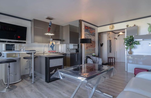 Le Home Apartment | Cosy apartment for 4 people with WIFI, TV and balcony