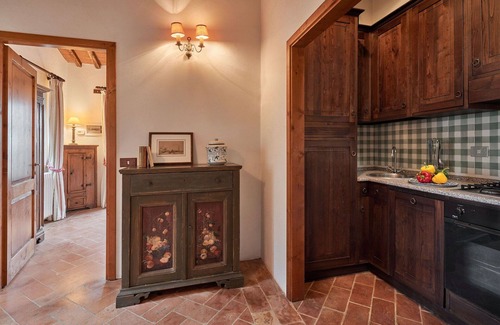 Umbertide Villa | Cosy apartment in villa for 4 people with A/C, pool, WIFI and TV