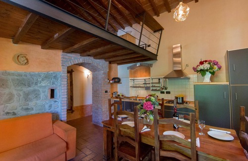 Montefiascone Villa | Cosy apartment in villa for 8 people with WIFI, pool, TV, patio, pets allowed and panoramic view
