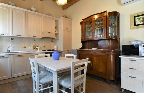 Ariano nel Polesine House | Cosy apartment in villa for 4 people with pool, WIFI, A/C, TV and patio