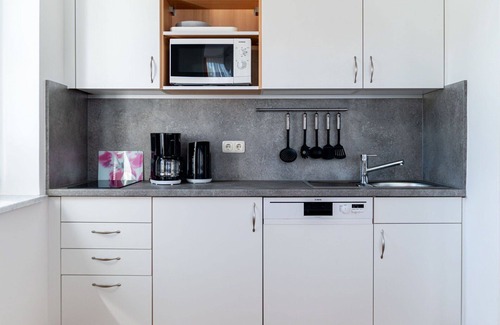 Sellin Villa | Cosy apartment in villa for 4 people with WIFI, TV, terrace, pets allowed and parking