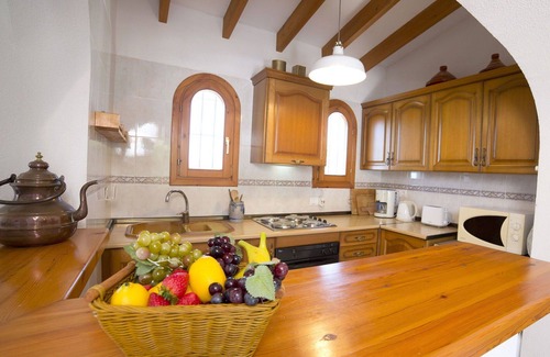 Empedrola House | Cosy apartment in villa for 6 people with WIFI, pool, TV and terrace