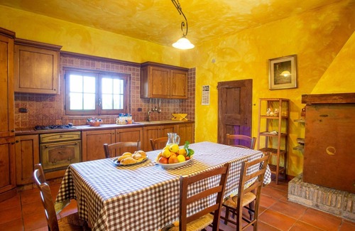 Casalbordino House | Cosy apartment in villa for 12 people with pool, WIFI, TV, patio and pets allowed