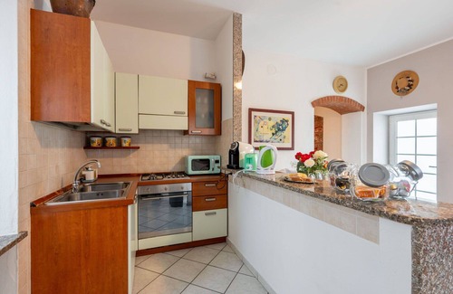 Castell'Alfero Apartment | Cosy apartment for 4 people with WIFI, pool, TV and patio