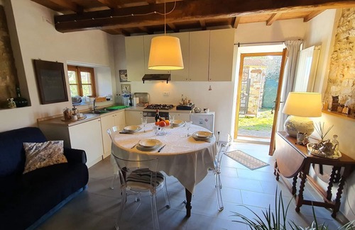 Villabuona Villa | Cosy apartment in villa for 2 people with WIFI, TV and pets allowed, close to Lucca