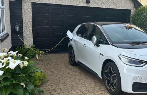 Folkestone House | Cosy Cabin, hidden from the main house - Sleeps 2 - EV