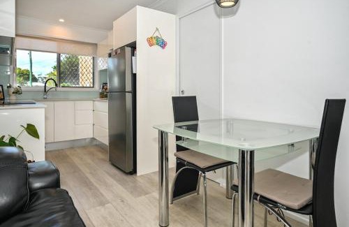 Caloundra Apartment | Cosy, Charming, Central Caloundra Getaway