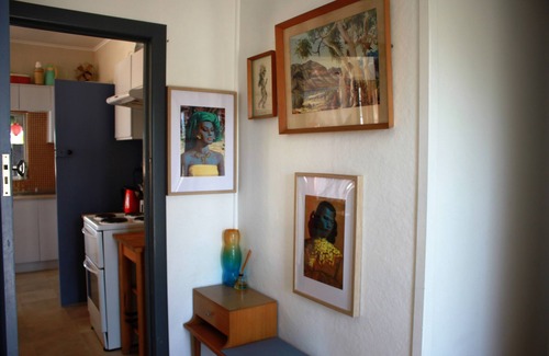 Port Lincoln House | Cosy & cheerful three bedroom cottage with sea views & wifi - pets welcome!
