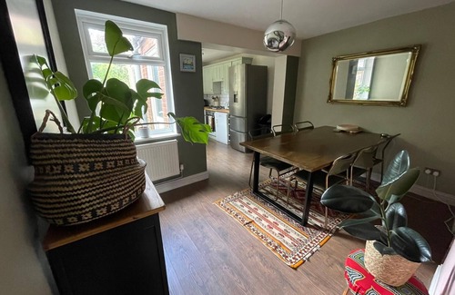 Aldershot Cottage | Cosy cottage getaway. A stones throw from 1349 hectares of beautiful heathland.