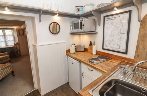 Burford Cottage | COSY COTTAGE, pet friendly, character holiday cottage in Burford