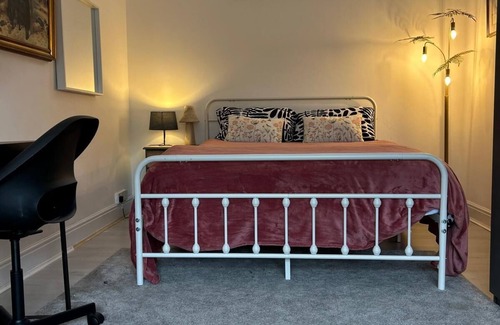 Bray on Thames House | Cosy Double Room 5 Minutes from Station,Peaceful Area, Only 20 Minutes to London