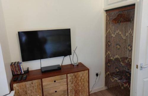 Crewkerne Apartment | Cosy Flat in a Pretty Town.