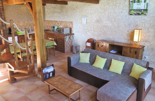 Dondas Villa | Cosy apartment in villa for 6 guests with pool, TV, terrace and panoramic view