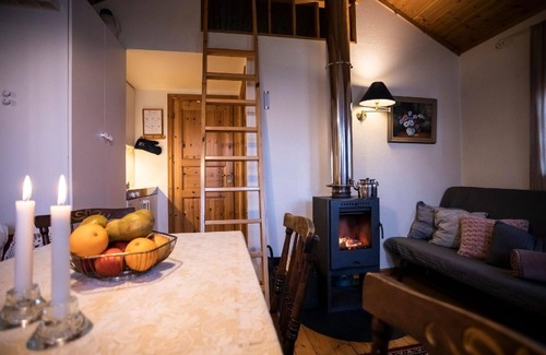 Ulricehamn Municipality House | Cosy lakeside bungalow with fireplace and terrace