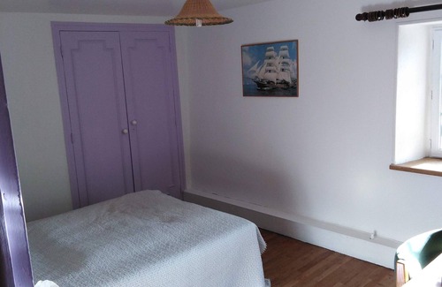 Le Pechereau House | Cosy, light lavender-colored room, rated 3*.