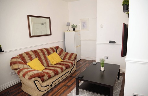 Liverpool Apartment | Cosy Orrell Park Retreat Near Anfield and Aintree