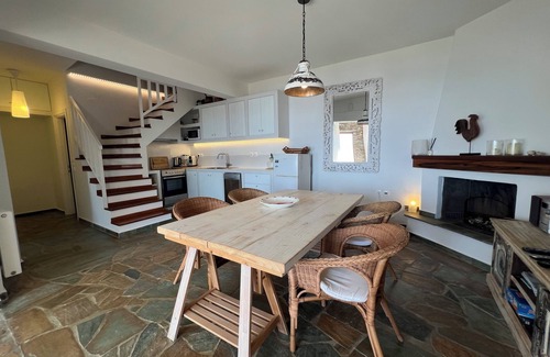 Gavrio House | Cosy Philoxenia: Best Location, Great View & Superb Pool