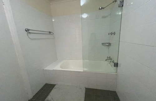Glebe Apartment | Cosy Retreat in Central Location