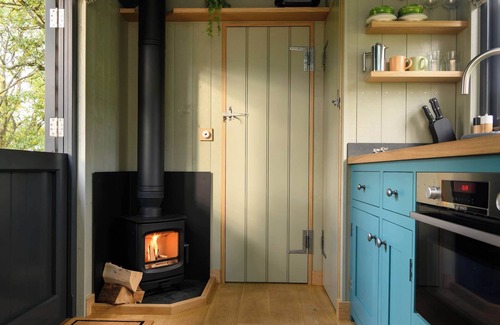 North Berwick Apartment | Cosy Shepherds Hut Getaway in East Lothian