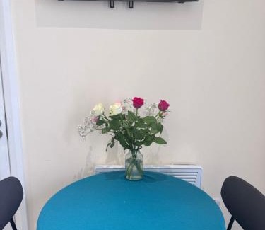 Tyrrelstown Apartment | Cosy Space near Dublin Airport and City