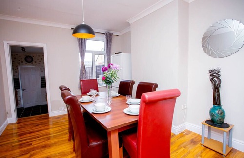 Kettering House | cosy ,spacious ,clean 3 bed house,10miuntes walk from town centre