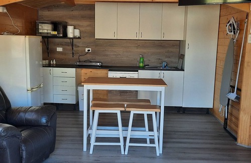 Maryborough Cabin | Cosy Studio Cabin at 94 Churchill Street, Maryborough QLD (Dog Friendly only)