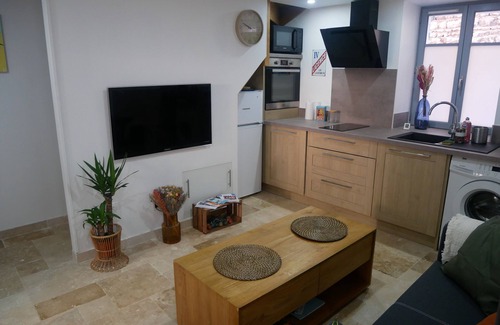 Chazay-d'Azergues Apartment | Cosy studio in the heart of the village of Chazay