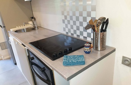 Sevran Apartment | Cosy Studio on the Canal "Near train station & CDG - Paris - Parc des Expos".