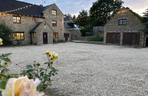 Burton House | Cotswolds Retreat - Bath & Castle Combe - Hot Tub