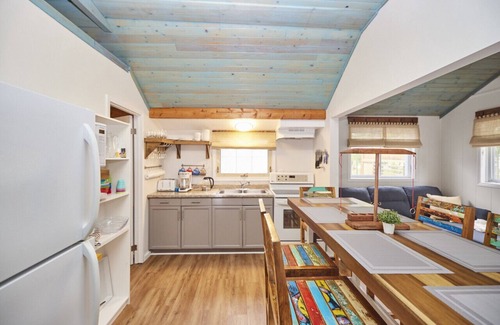 Wainfleet House | Cottage #4 · Lake Haven Beach Resort