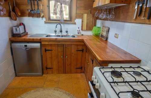 Bendigo Cottage | Cottage and garden near cbd with studio. Pet friendly.