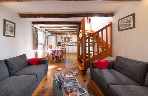 La Vraie-Croix House | Cottage 'Domaine De Lestroué - La Métairie' with Shared Pool, Private Terrace and Wi-Fi