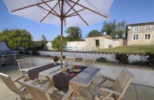 Montpellier de Medillan House | Cottage with pool in Charente Maritime 15 minutes from the beaches