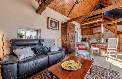 Guiclan House | Cottage 'Gîte Calme Avec Jardin Et Terrasse' with Private Terrace, Private Garden and Wi-Fi