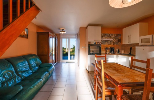 Cast House | Cottage "Gite Triskel" with Private Terrace, Shared Garden & Wi-Fi