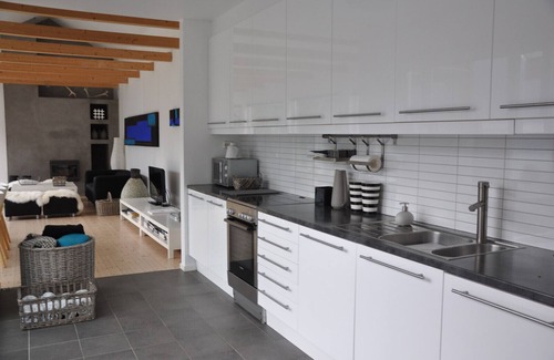 Urke Cottage | Cottage in beautiful and dramatic landscape