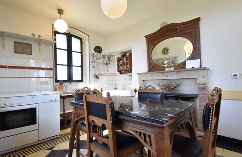 Montaron House | Cottage in France with Garden near Lake