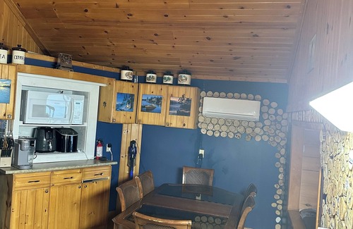 Orillia Cottage | Cottage on an Island on Lake Simcoe. Sleep 10-12