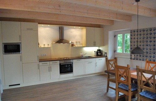 Nordstrand House | Cottage on park-like grounds with pond