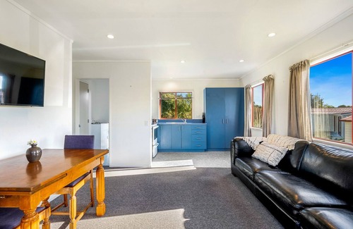 Waikanae House | Cottage on Rutherford – Waikanae Holiday Home